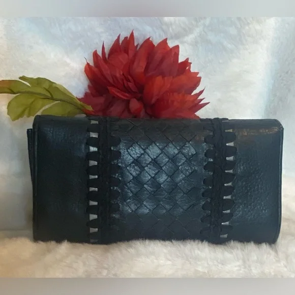 Bottega Veneta Intrecciato
Long Flap Wallet In black
Leather - Picture 3 of 15